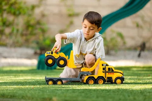 Miniatura 6 de CAT Juguetes de construcción, CAT Construction Heavy Mover, semi camión y remolque con minicargadora de ruedas, luces y sonidos, a partir de 3 años