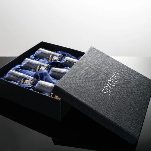 Miniatura 6 de SIYOUKI Juego de chupitos de cristal 1.7oz, decorado con escamas de hoja de oro de 24K, sin plomo, juego hecho a mano adecuado para MaoTai, licores