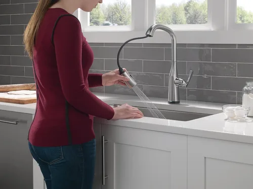 Miniatura 7 de Delta Grifo Stryke VoiceIQ de cocina sin contacto con rociador extraíble, grifo inteligente, Alexa y Google Assistant activado por voz, grifo