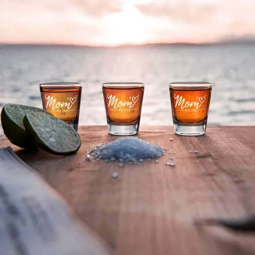 Miniatura 6 de Cuptify Regalos para baby shower, para la nueva mamá, EST 2023, 2 onzas, con fondo negro, juego de 2 vasos grabados para fiesta, regalo