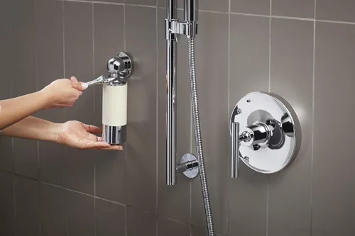 Miniatura 13 de Kohler 30646-CP Sistema de filtración de agua de ducha acuífero, reduce el cloro y el olor, incluye reemplazo de filtro, cromo pulido