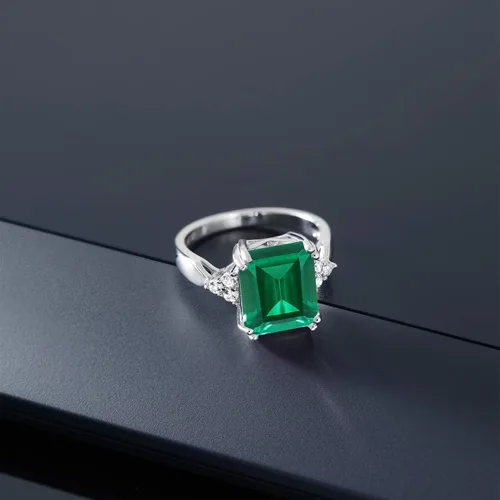 Miniatura 26 de Gem Stone King Anillo de compromiso con piedra natal de 5-10 quilates para mujer, plata de ley 925, corte esmeralda de 0.47 x 0.394 pulgadas, anillo
