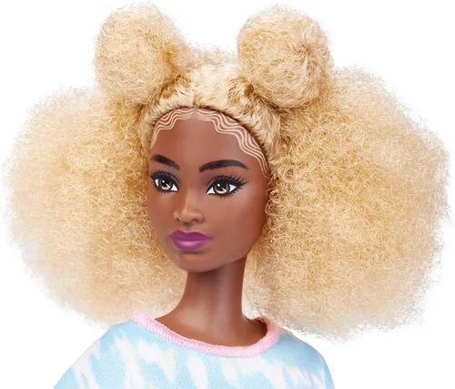 Miniatura 3 de Barbie Fashionistas - Muñeca alta, afro rubia con bocanadas laterales, mameluco de teñido anudado, tenis, pulsera amarilla, juguete para niños de 3