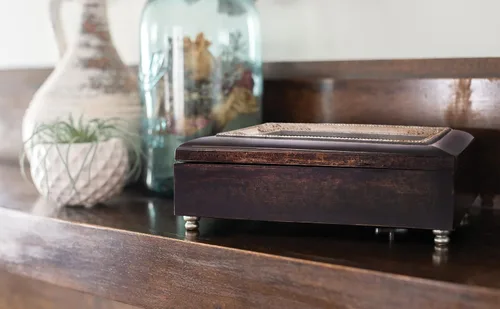 Miniatura 5 de Cottage Garden Many Women Do Noble Things Burlwood Jewelry - Caja de música que reproduce una gracia increíble