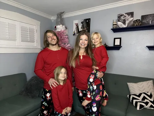 Miniatura 5 de Ekouaer Christmas Pajamas Matching Family Pj Set Long Sleeve Tops and Plaid Pants for Sleepwear Soft Loungewear Pjs
