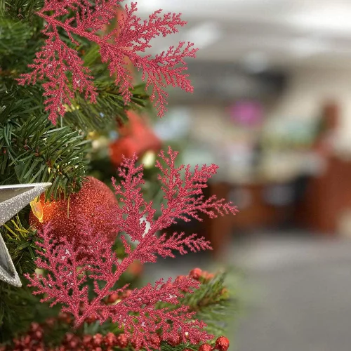 Miniatura 4 de DULRLLY 10 púas artificiales de hojas de Navidad, ramas de árbol de imitación doradas, adorno de árbol de Navidad, espray de hojas con purpurina
