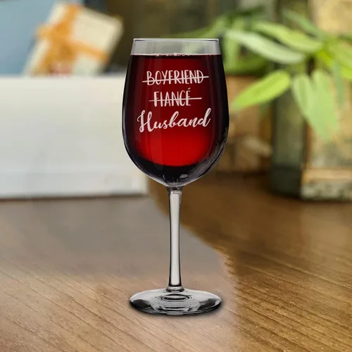 Miniatura 3 de shop4ever® Juego de 2 copas de vino grabadas con tallo grabado para novio, prometido, esposa, esposa, novios, novios, novias, prometidos, esposas