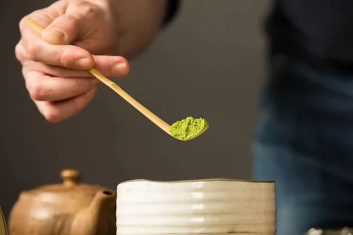 Miniatura 4 de Chashaku japonés 2 piezas x cuchara de bambú matcha (bambú dorado y negro) para medir el polvo de té verde Matcha Cuchara para ceremonia de té