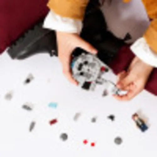 Miniatura 6 de LEGO Star Wars Millennium Falcon Microfighter 75295 Kit de construcción; impresionante juguete de construcción para niños, nuevo 2021 (101 piezas)