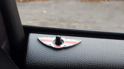 Miniatura 7 de iJDMTOY, (2) perillas para puerta de anillos con emblema de la bandera británica, color negro, para MINI Cooper Segunda generación R55 R56 R57 R58