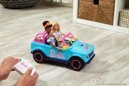 Miniatura 2 de Barbie Hot Wheels RC SUV, vehículo de control remoto que se adapta a 2 muñecas de moda y accesorios, incluye pegatinas aplicadas por niños