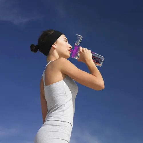 Miniatura 4 de Botella de agua con infusor de frutas de 32 onzas, duradera, grande, sin BPA, Tritan con tapa abatible, diseño a prueba de fugas, deportes, camping