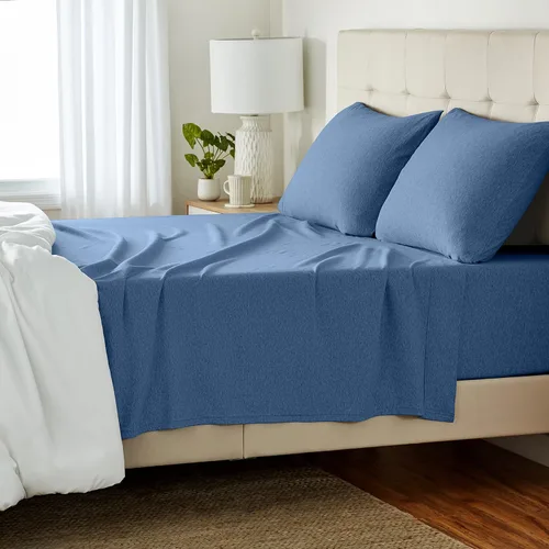Miniatura 38 de Amazon Basics Cotton Jersey - Juego de sábanas de 4 piezas, tamaño King, color azul cambray, sólido Chambray