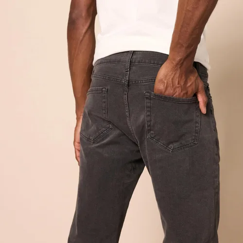 Miniatura 4 de Amazon Essentials - Pantalones vaqueros elásticos de corte recto para hombre
