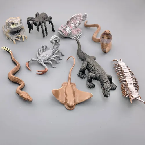 Miniatura 2 de Safari Ltd. Venomous Creatures TOOB - 9 figuras: Sapo, Serpiente, Raya, Dragón de Komodo, Tarántula, Ciempiés, Escorpión, Pez de Piedra, Cobra
