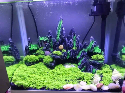 Miniatura 4 de PakyKai Adornos Grandes para Acuario de Peces, Ornamento de Acuario con Vista a la Montaña con Casa en el Árbol, Cueva, Puente y Plantas