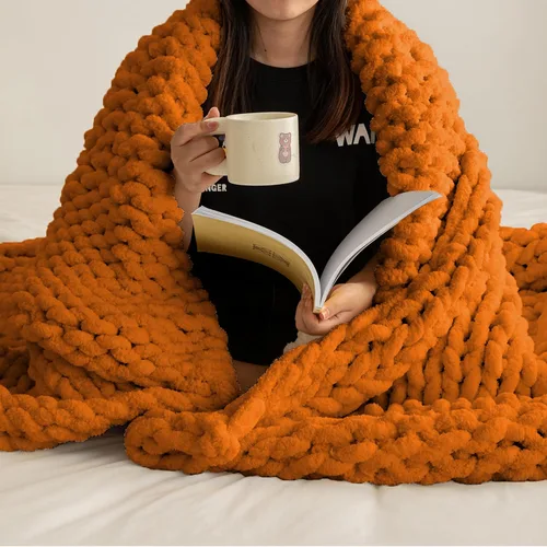 ATMOSURELY Manta de punto grueso ultrasuave de color naranja quemado, acogedora y esponjosa, hecha a mano, con hilo de felpilla, para cama, sofá y