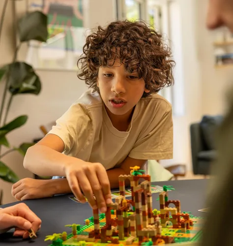 Miniatura 5 de Dotted Games Monkey Palace: Un Juego de Mesa de Lego - ¡Construye Tu Camino a la Victoria Ladrillo por Ladrillo! Divertido Juego Familiar