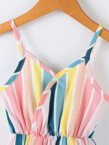 Miniatura 4 de WDIRARA Vestido de tirantes de cintura alta con dobladillo con volantes y rayas para niñas pequeñas