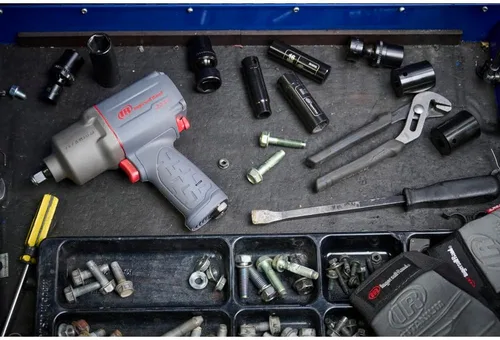 Miniatura 35 de Ingersoll Rand 2235TiMAX Llave de impacto neumática de 1/2 pulgada con salida de par de hasta 1,350 pies-libras