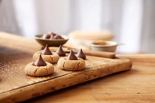Miniatura 5 de Kisses Chocolate con leche, (más de 327 piezas) 3.5 libras envuelto individualmente en papel de aluminio plateado, bolsa de – perfecta para regalos