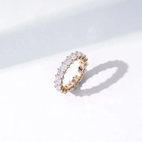 Miniatura 6 de Tienda Essentials Anillo de plata de ley con corte princesa hecho con circonita cúbica Infinite Elements (anteriormente colección Tienda)