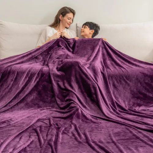 Miniatura 16 de Berkshire Blanket Cobija de cama VelvetLoft® clásica de terciopelo sólido tamaño Queen, cobija de felpa ligera y suave para cama y sofá, color Negro