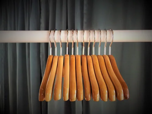 Miniatura 7 de NAHANCO MINI612 - Mini perchas de madera de 6 pulgadas para ropa de muñecas, ropa o accesorios para mascotas, acabado natural (paquete de 12)