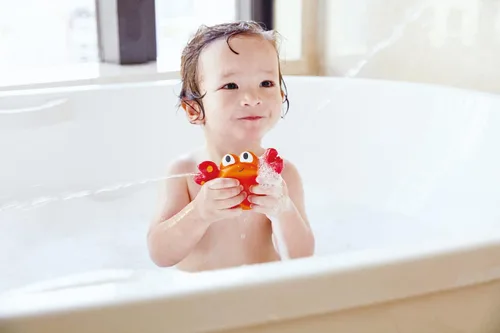 Miniatura 2 de Hape Rock Pool Squirters Juguetes coloridos de baño para bebés y niños pequeños, juego de silicona y no tóxico, boquilla de agua y cangrejo
