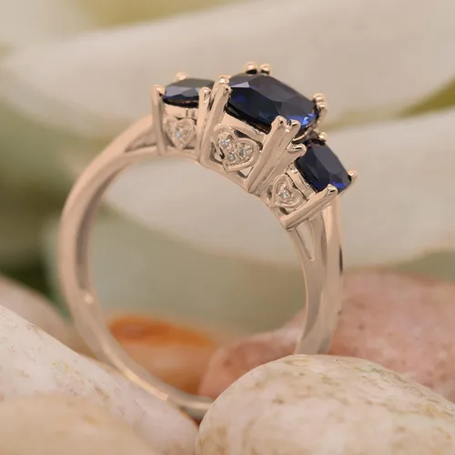 Miniatura 32 de Dazzlingrock Collection Anillo de boda de 3 piedras preciosas creadas en el centro de cojín de 0.04 quilates y diamante blanco natural redondo