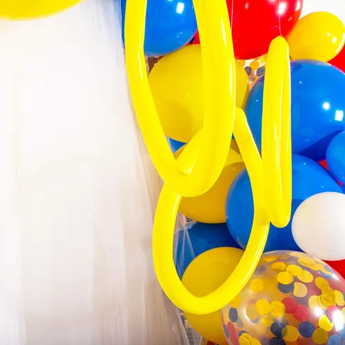 Miniatura 7 de Shimmer and Confetti - Kit de guirnalda de globos de figuras de acción de erizo de alta calidad de 16 pies, color azul real, rojo, amarillo y blanco