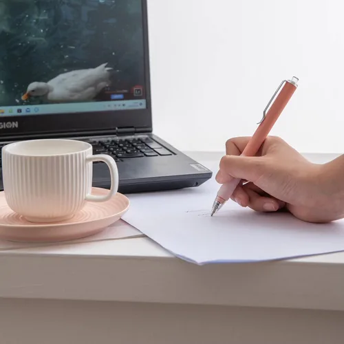 Miniatura 5 de Linbsunne Bolígrafos de punta media de 0.039 in de tinta negra con agarre súper suave para hombres y mujeres, bolígrafos retráctiles de oficina 12