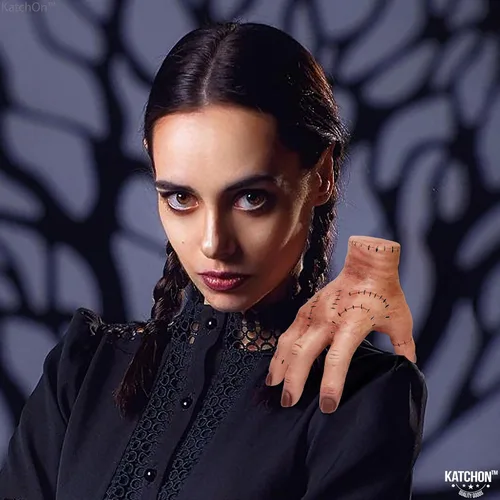 Miniatura 7 de KatchOn, Wednesday Thing Hand Addams Family – Mano grande de Wednesday Addams Thing Hand Accesorio de mano para decoraciones de Halloween