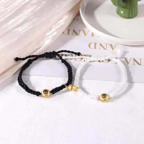 Miniatura 6 de Sparklejewel Pulsera a juego para pareja personalizada con foto en el interior de cordón para parejas, pulseras de proyección personalizadas