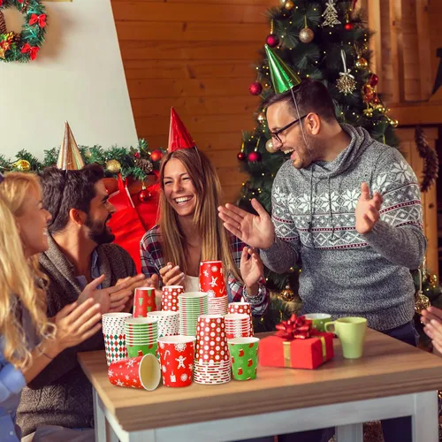 Miniatura 4 de Umigy 100 vasos de papel de Navidad a granel desechables de 9 onzas, tazas de café de chocolate caliente, medias de árbol de Navidad, pan