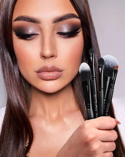 Miniatura 6 de EIGSHOW Juego de 5 brochas de maquillaje diario para base, polvo y delineador de ojos, vegano y libre de crueldad, kit de brochas de maquillaje Negro