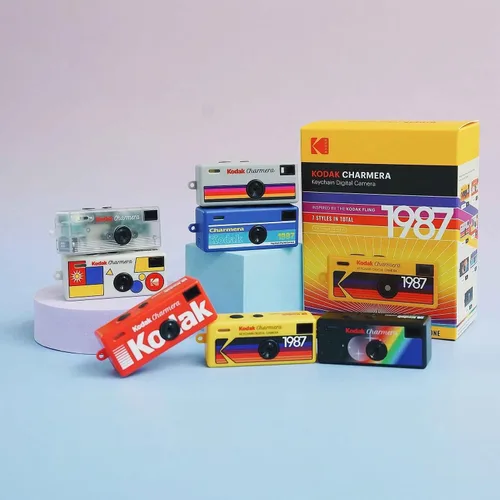 Miniatura 3 de Kodak Charmera - Cámara digital con llavero (caja ciega estilo aleatorio, cámara individual) con paquete de tarjeta de memoria de 32 GB (2 artículos)