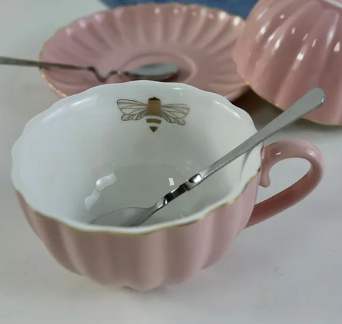 Miniatura 4 de YBK Tech Strengthen - Juego de tazas y platillos de porcelana, taza de 9 onzas con platillo, abeja dorada dentro de la taza (rosa)