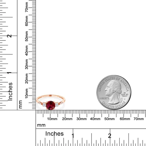 Miniatura 97 de Gem Stone King Anillo de compromiso de 3 piedras preciosas redondas de oro rosa de 10 quilates, 0.236 in, piedra natal, zafiro blanco y diamante