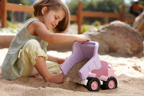 Miniatura 5 de Green Toys Camión volquete en color rosa, sin BPA, juguetes de juego sin ftalatos para mejorar la motricidad gruesa, habilidades motoras finas.