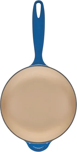 Miniatura 4 de Le Creuset Olive Branch Collection Saucier de hierro fundido esmaltado, 2.25 cuartos de galón, Marsella con tapa en relieve