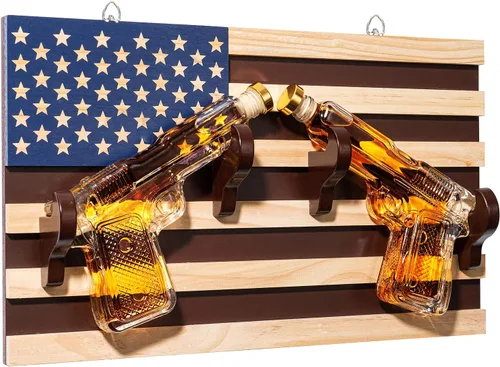 The Wine Savant - Juego de 2 decantadores de whisky con pistola de 10.11 onzas líquidas en estante de pared con bandera estadounidense por The Wine