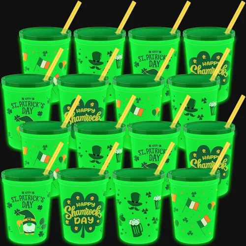 16 juegos de decoración de fiesta del Día de San Patricio, tazas que brillan en la oscuridad con popote y tapa, vaso de plástico esmerilado de 16