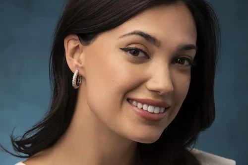 Miniatura 2 de Natalia Drake Aretes de aro grandes con diamantes ovalados en diagonal para mujer, en plata de ley 925 chapada en rodio, Metal precioso., Diamante