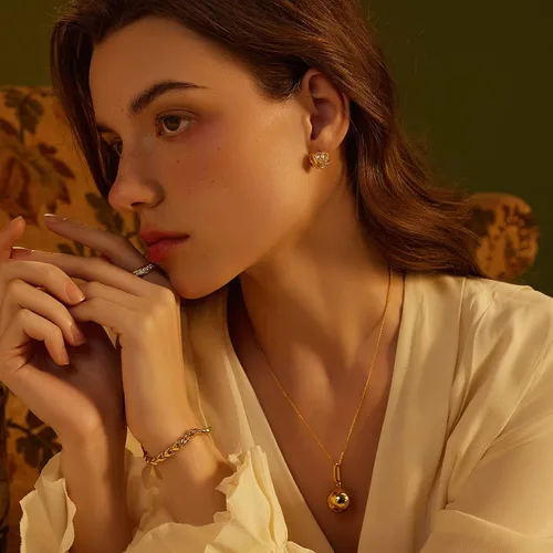 Miniatura 3 de C.Paravano Aretes de oro de 18 quilates para mujer, hipoalergénicos para mujer, aretes tipo dormilona con parte trasera plana