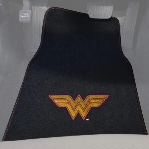 Miniatura 3 de BDK Warner Bros DC Comics - Alfombrillas clásicas de la Mujer Maravilla - Juego de 4 piezas de ajuste universal para automóvil, camión, camioneta
