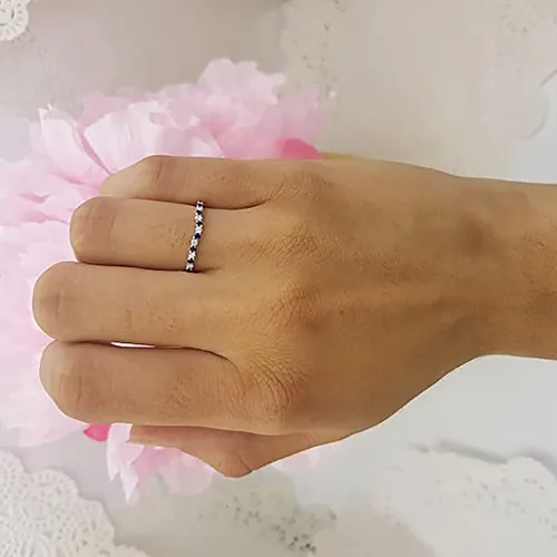 Miniatura 21 de Dazzlingrock Collection Alianza de boda redonda alternativa de zafiro azul y diamante blanco para mujer (0.10 qtw, color I-J, claridad I1-I3) en oro