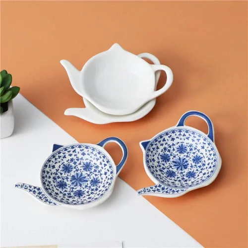 Miniatura 3 de Sizikato 4 portabolsas de té de porcelana azul y blanca para bolsitas de té, posavasos en forma de tetera, cuchara, reposos, aperitivos, plato