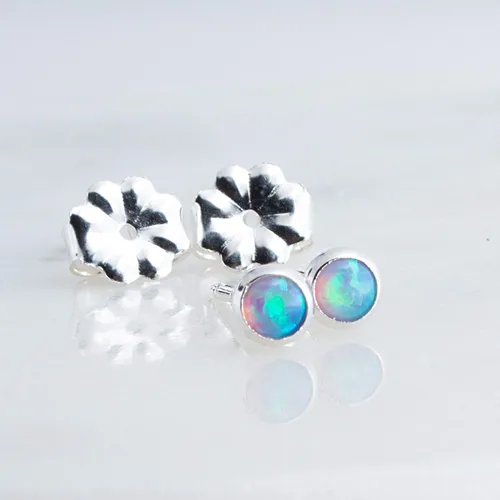 Miniatura 30 de Aretes pequeños de plata de ley para cartílago, tragus, hélix, múltiples piercings hipoalergénicos, piedra natal para mujer, juego de bisel