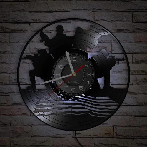 Miniatura 5 de Reloj de pared militar de 12 pulgadas, diseño patriótico, 7 colores cambiantes, soldados LED con bandera estadounidense, reloj de pared, regalo